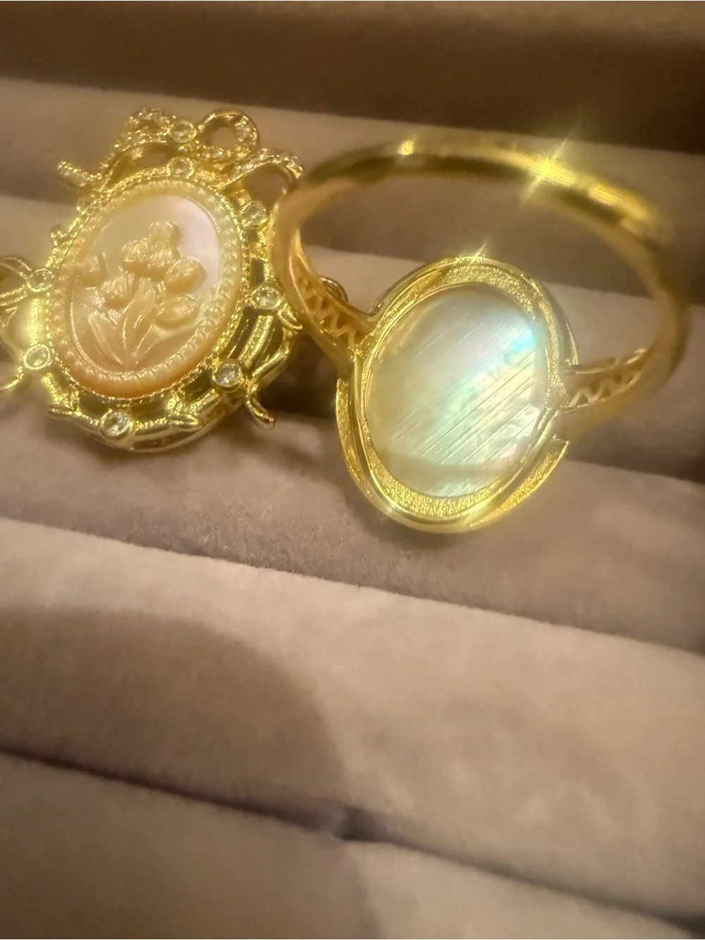 Gold-tone carved shell ring and pendant set